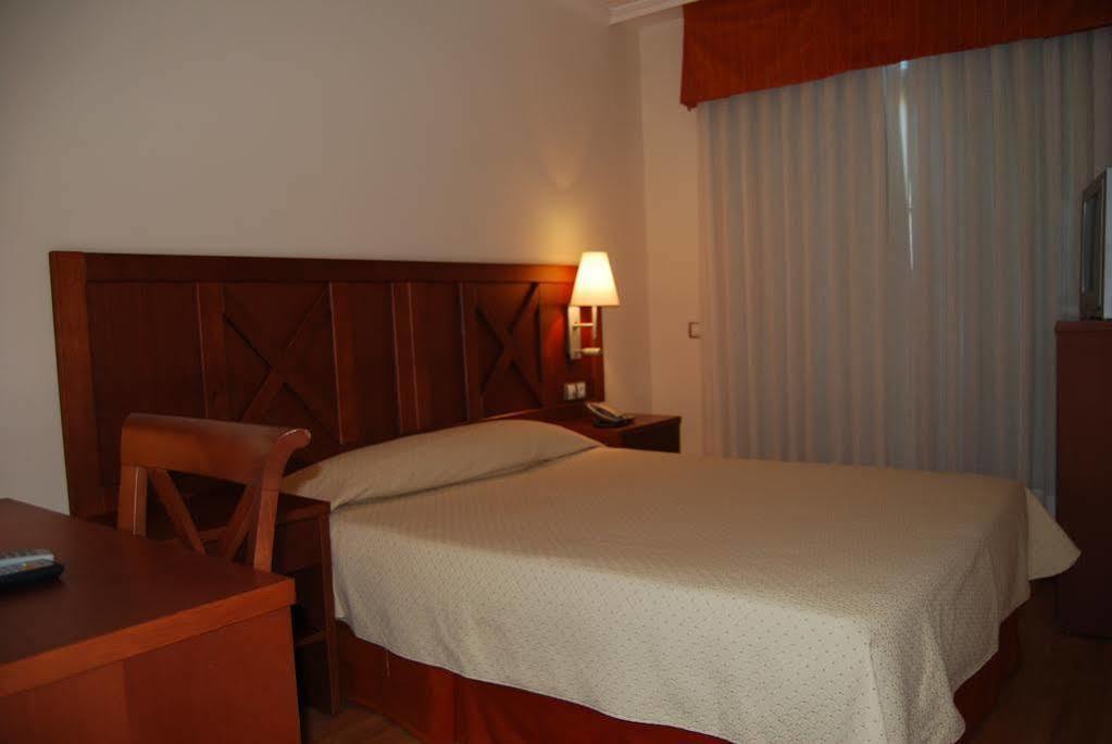 Hotel Meleiros Castro De Sanabria Exterior photo